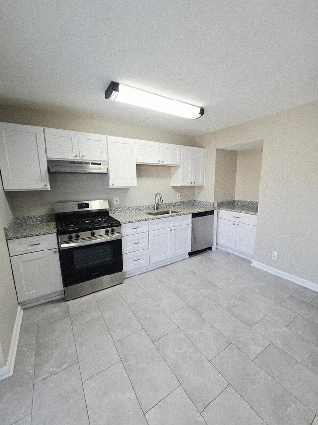 Building Photo - Newly Renovated 2-Bedroom, 1-Bathroom Home in Beechfield