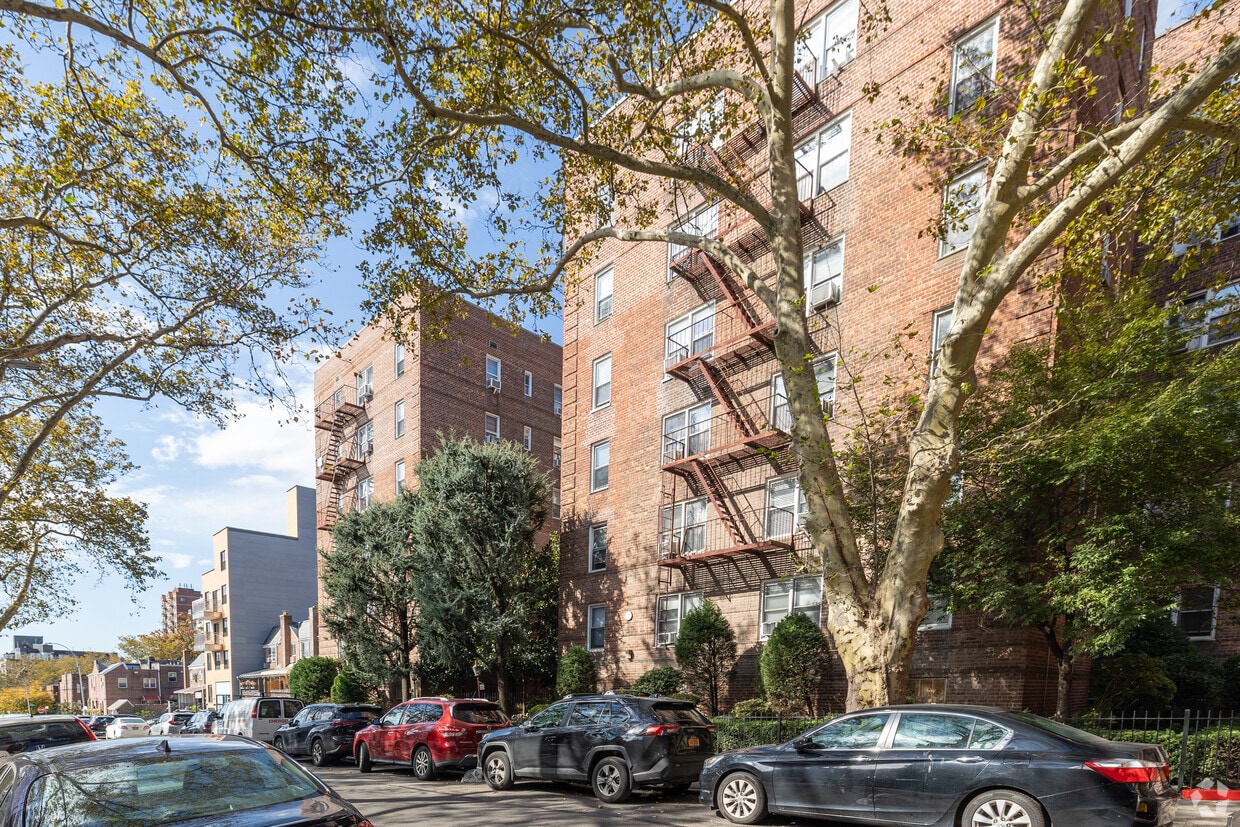 13433 Blossom Ave - Blossom Gardens Apartments