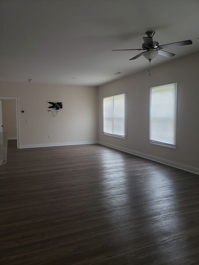 Building Photo - 7096 Oak Grove Rd