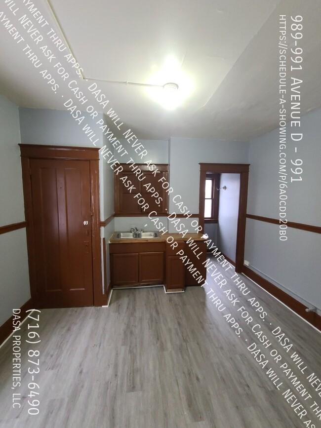 Foto del edificio - 991 Avenue D - 2 Bed / 1 Bath