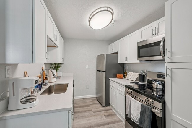 Building Photo - Riverwalk Apartments