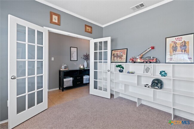 Building Photo - 2108 Scott Dr