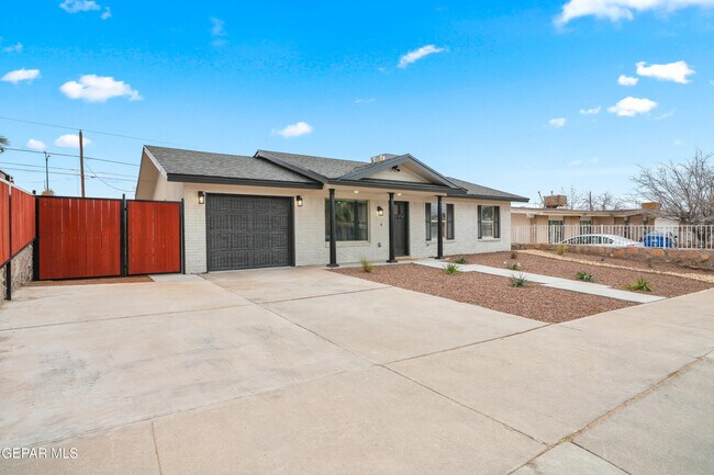Building Photo - 854 Mallett St