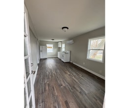 Building Photo - 1570 Chippewa Ave SE