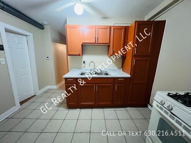 Foto del edificio - 1752 N Drake Ave