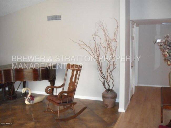 Foto del edificio - 1616 N Alta Mesa Dr