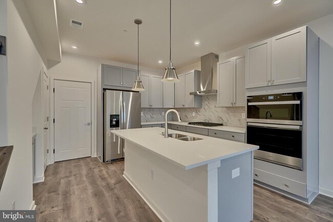 Building Photo - 46205 Woodpecker Sq