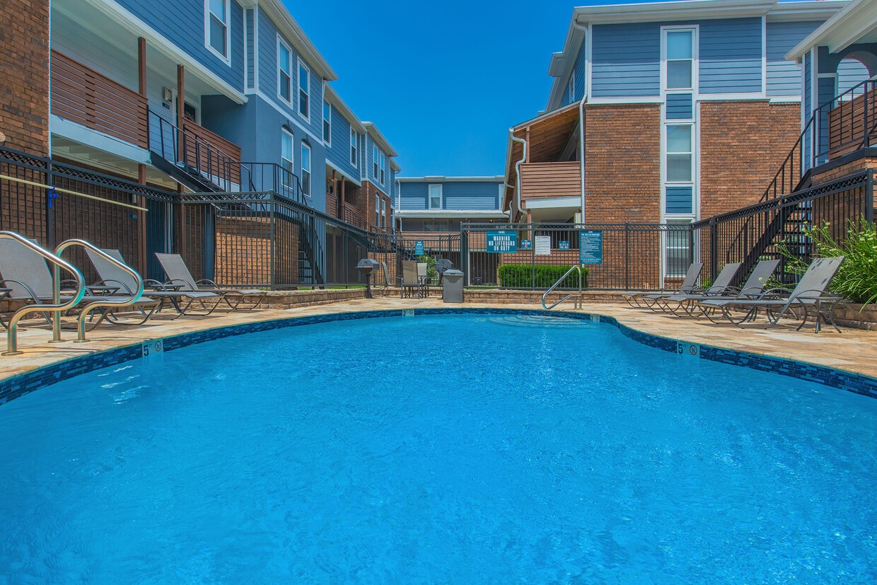 Primary Photo - The Arts Apartments at West Napoleon