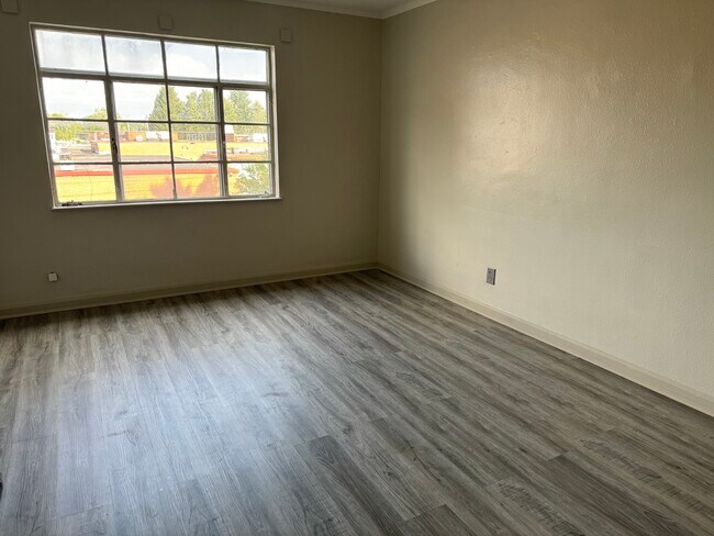 Building Photo - 2409 Myers Ave