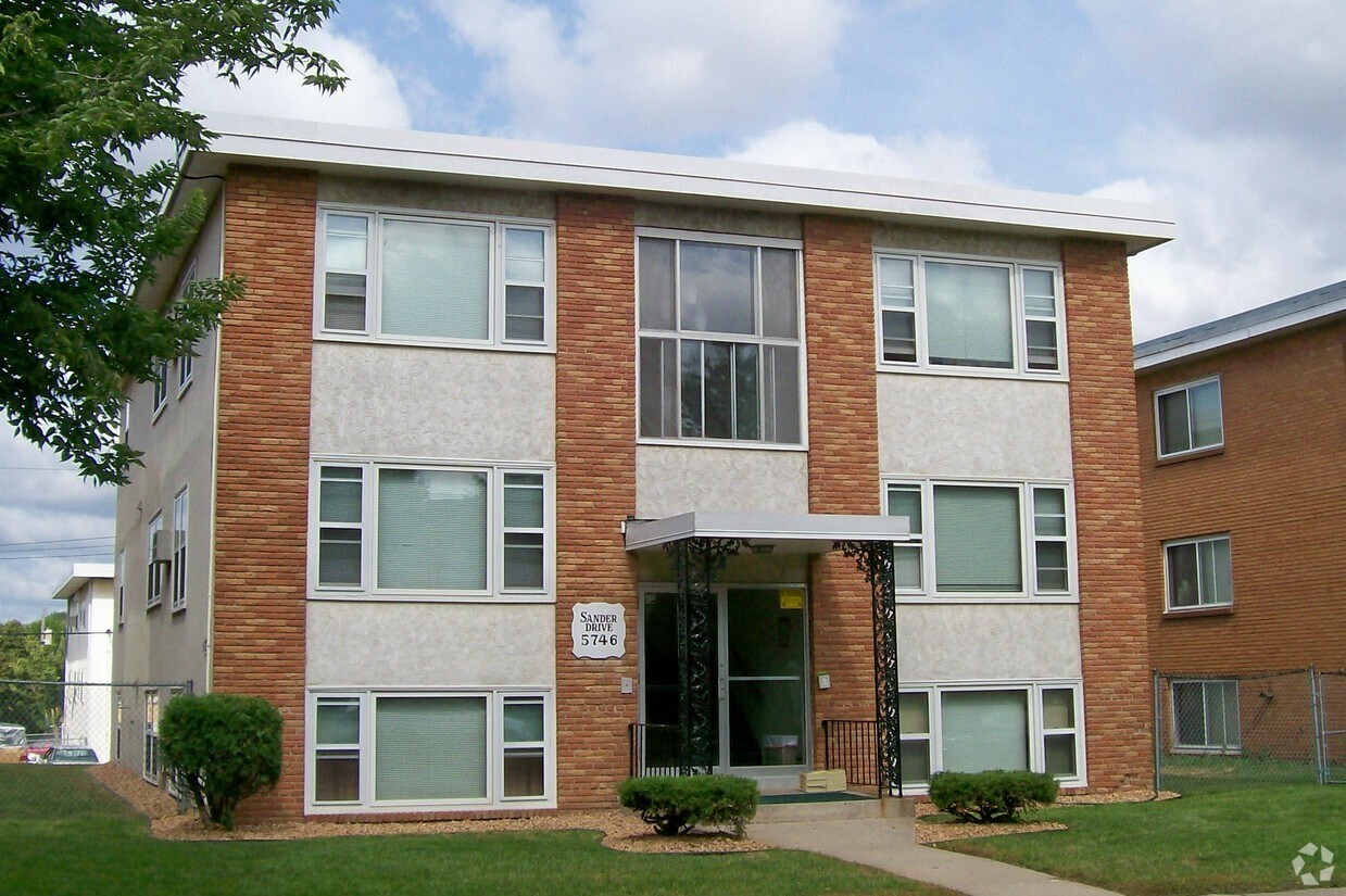 Foto del edificio - 5746 Sander Dr