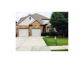 Building Photo - 4000 Kenwood Dr