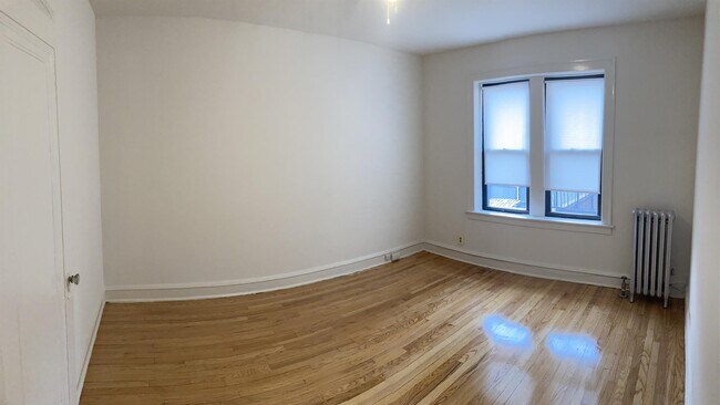 Building Photo - 1537 W 83rd St