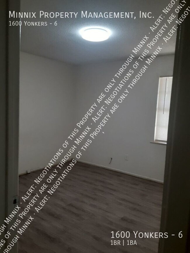 Building Photo - Plainview Apartments 1 Bedroom 1 Bath - Ca...