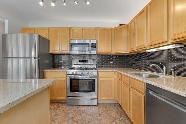 Primary Photo - 444 W Fullerton Pkwy