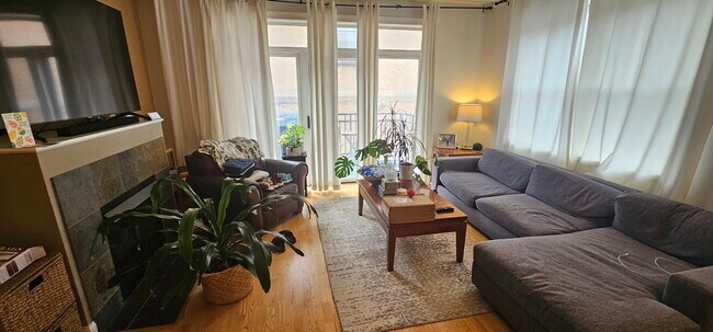 Foto del edificio - 2330 W St Paul Ave