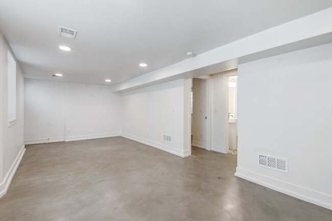 Building Photo - 3903 N Bryant St