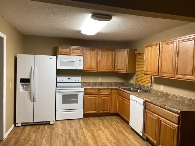 Foto del edificio - 3 Bedroom, 1 Bath House for Rent - All Appliances Included