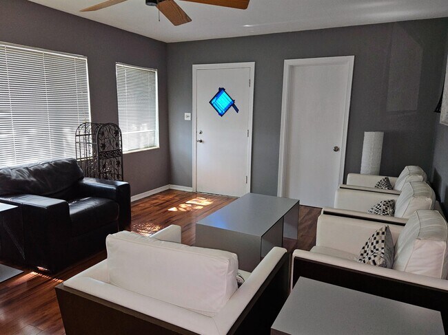 Building Photo - 2027 Beach Dr SE