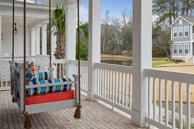 Building Photo - Gorgeous Furnished Home in Mount Pleasant