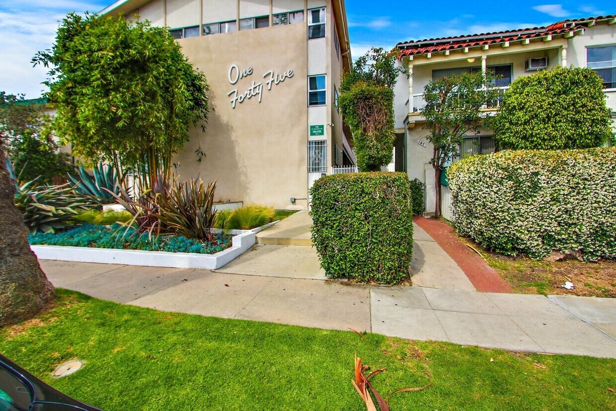145 N Hamilton Dr Unit 8, Beverly Hills, CA 90211 Apartments in