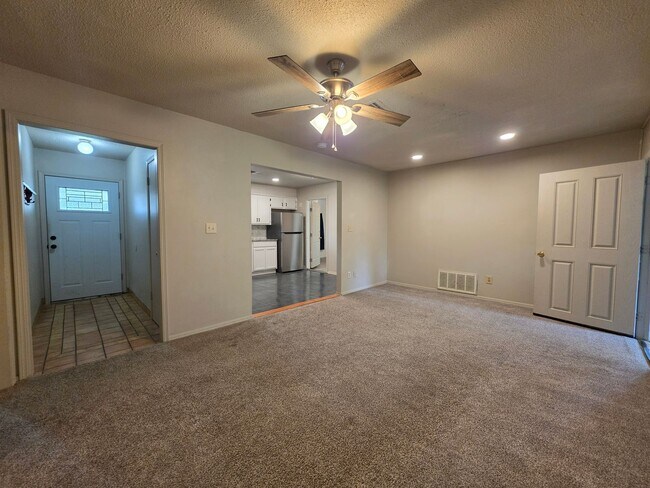 Foto del edificio - Cute 4 bedroom home in Shawnee