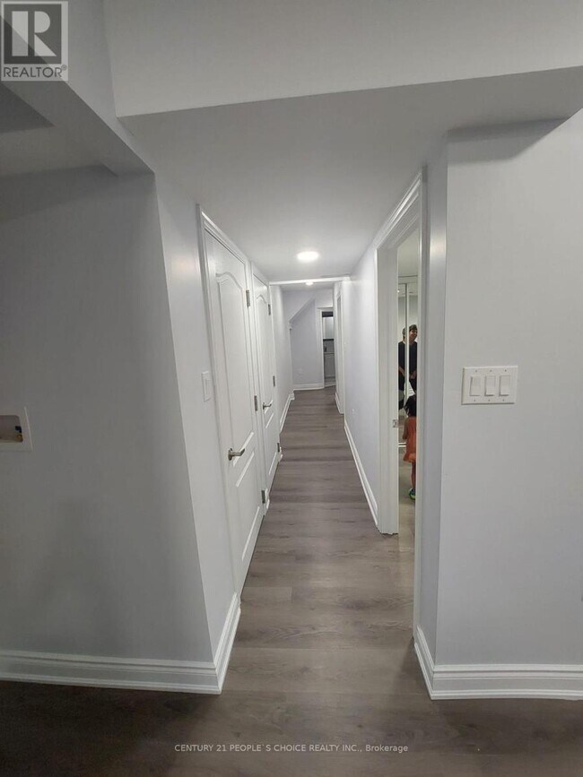 Photo du bâtiment - 1271 Prestonwood Crescent