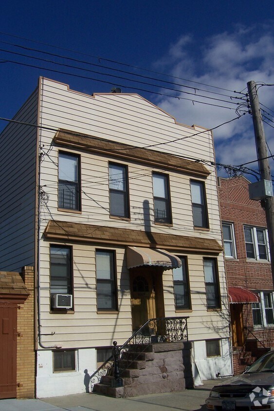 Primary Photo - 60-09 Gates Ave