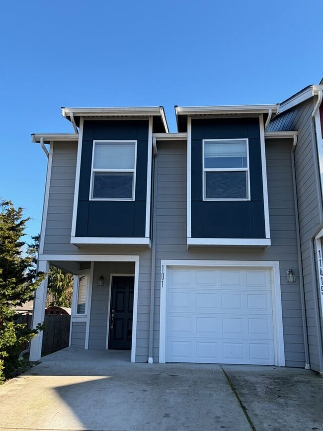 Building Photo - 11419 43rd Dr NE