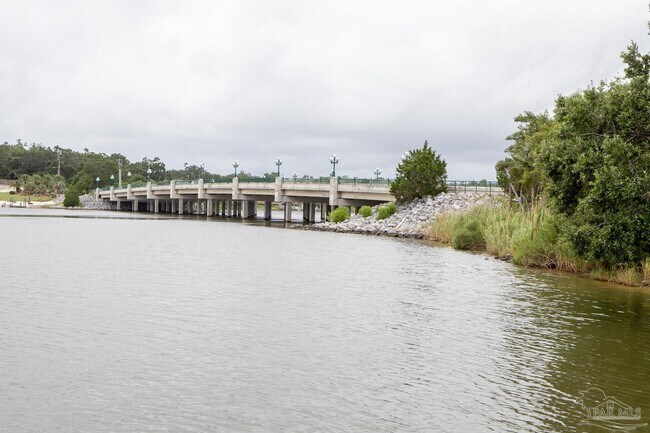 Foto del edificio - 300 Bayou Blvd