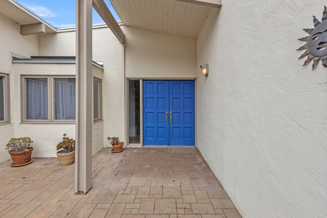 Building Photo - La Jolla – Beautifully upgraded one-story ...