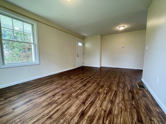 Building Photo - 520 Worthington Ridge