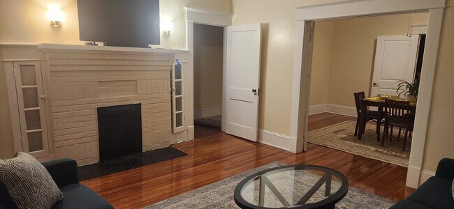 Foto del edificio - 703 W Markham Ave