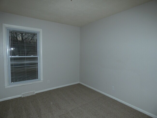 Building Photo - 6220 N Normandy Dr