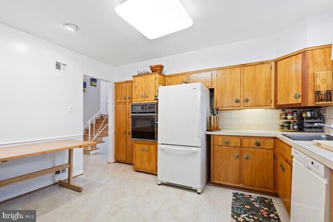 Foto del edificio - 8504 Sundale Dr