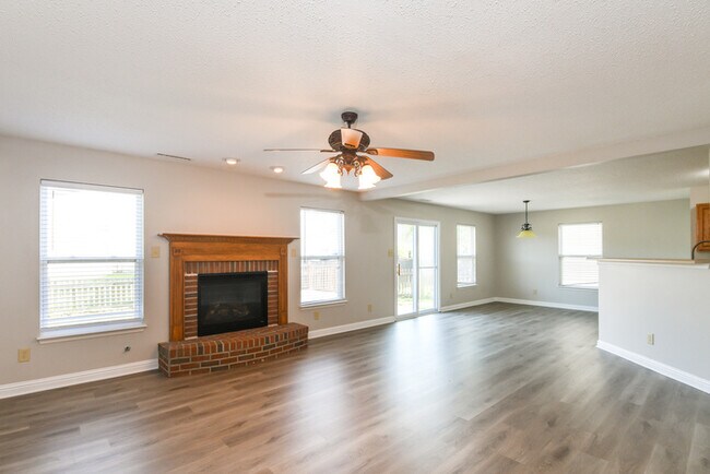 Foto del edificio - Ingalls 3-Bedroom with Expansive Living Space