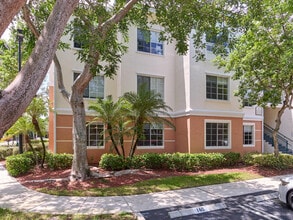 Building Photo - 6101 Myrtlewood Cir W