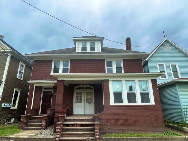 Building Photo - 631 Coleman Ave