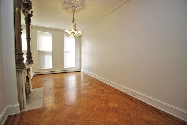Building Photo - 1621 Park Ave