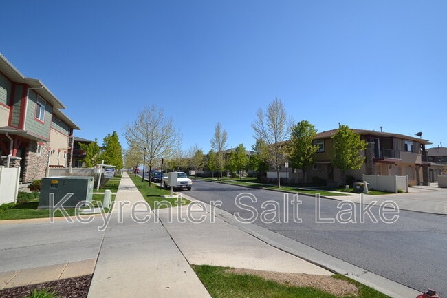 Building Photo - 11373 S Oakmond Rd