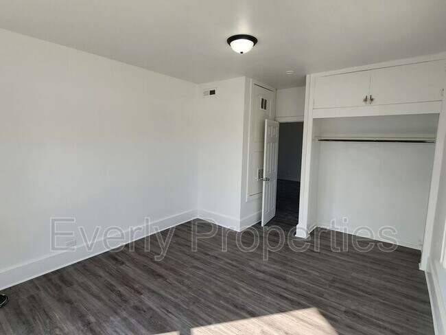 Foto del edificio - 1664 N Wisconsin St