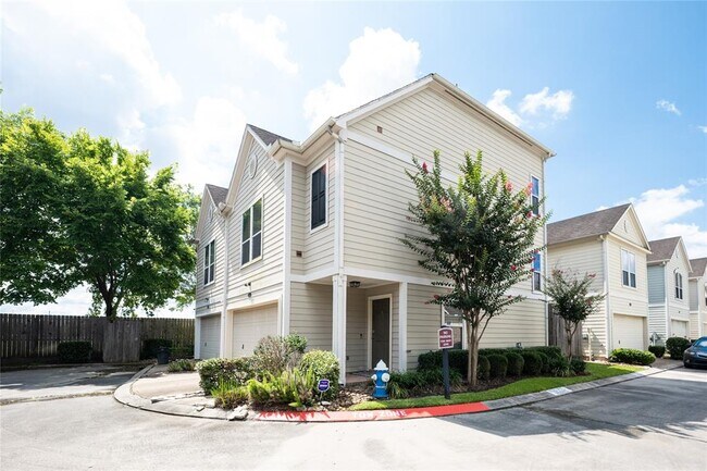 Foto del edificio - 7022 Plum Creek Trail Ln