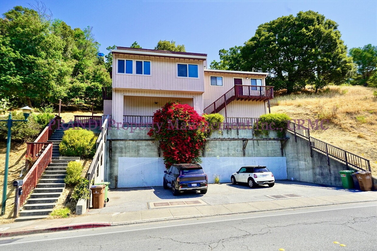 Primary Photo - Quality Duplex, Right Near Downtown!