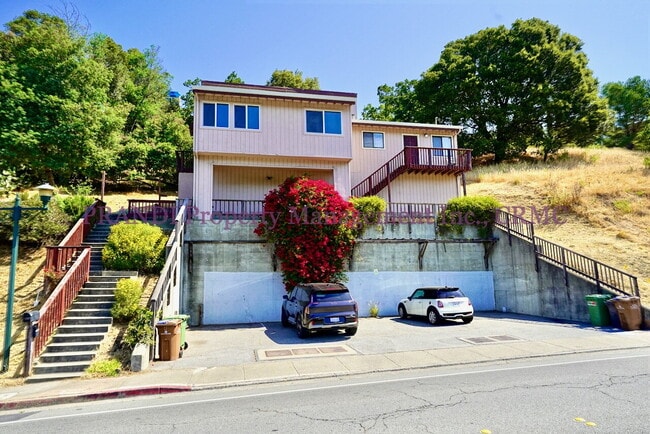 Quality Duplex, Right Near Downtown! - Quality Duplex, Right Near Downtown! Apartment