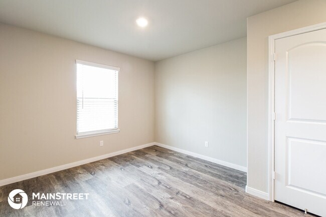 Building Photo - 505 St James Pl