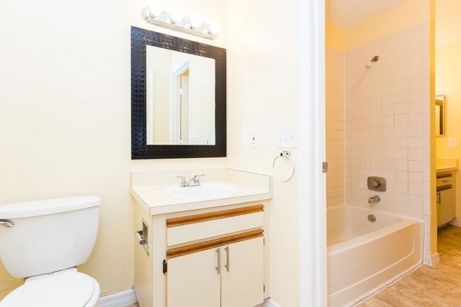Building Photo - 441 Fountainhead Cir