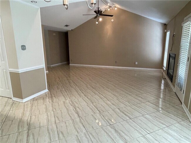 Building Photo - 7401 Lakeview Dr