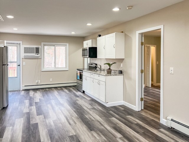 open living space - 701 Lincoln Ave