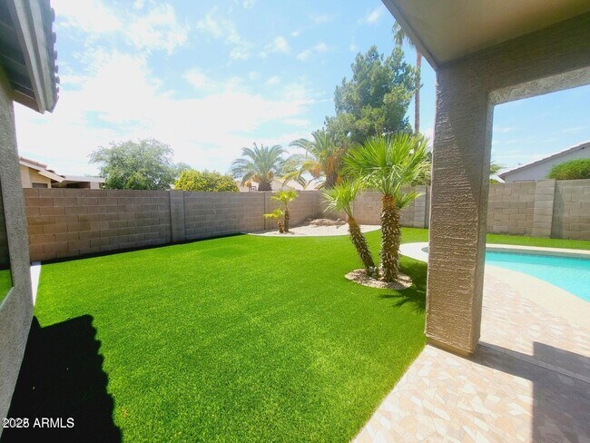 Foto del edificio - 9654 N 94th Ave