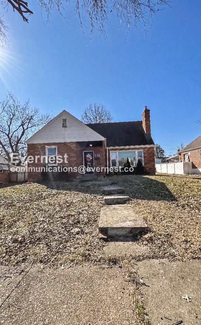 Foto del edificio - University City Charm Meets Modern Comfort / 4 Beds & 2 Baths / Available Now!