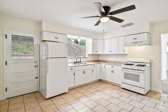 Building Photo - 770 Boquet St